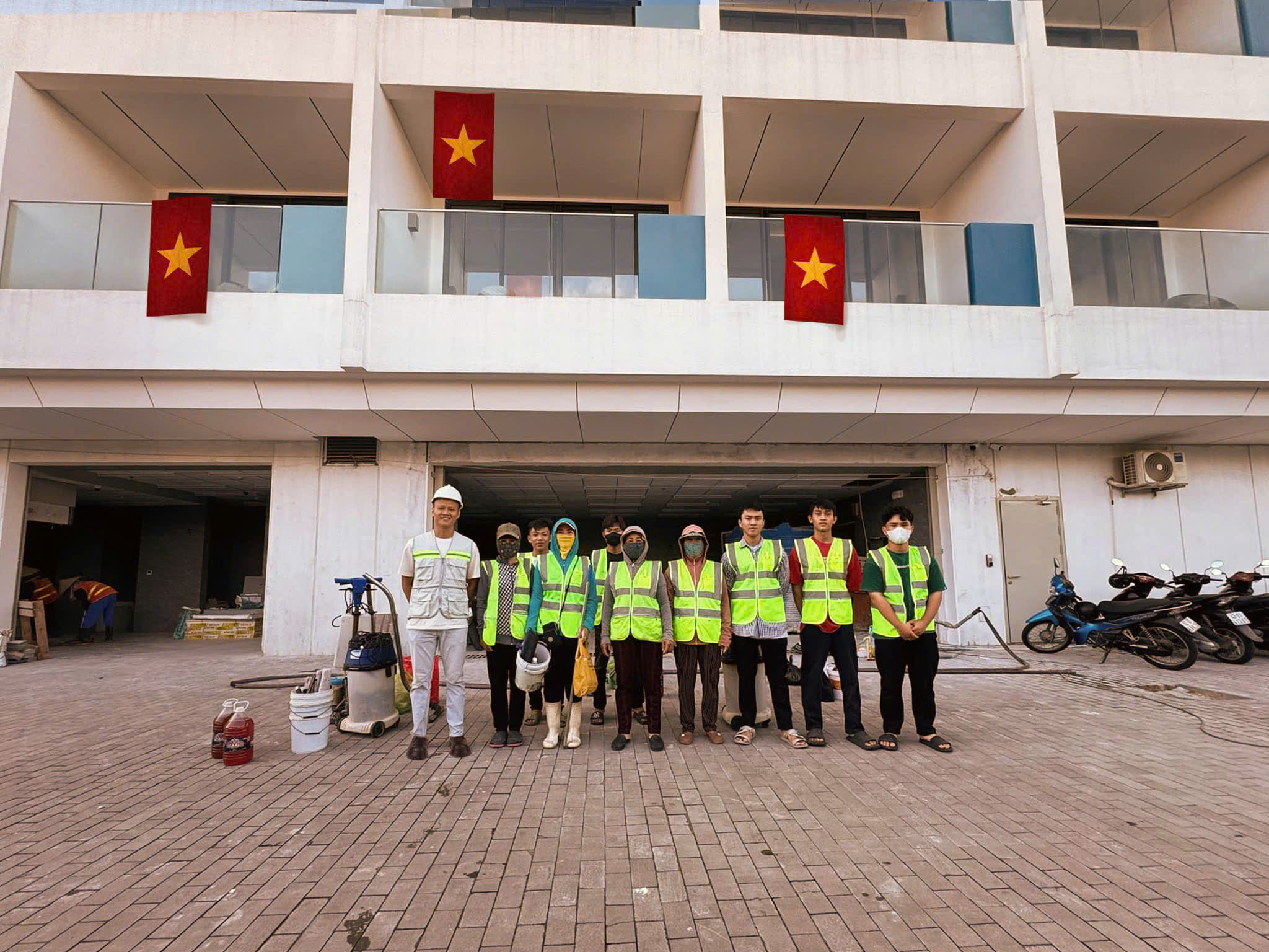 đội vệ sinh công nghiệp hoàng phát tại đà nẵng